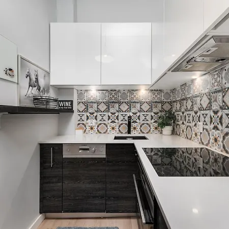 Traugutta 3 By Homeprime